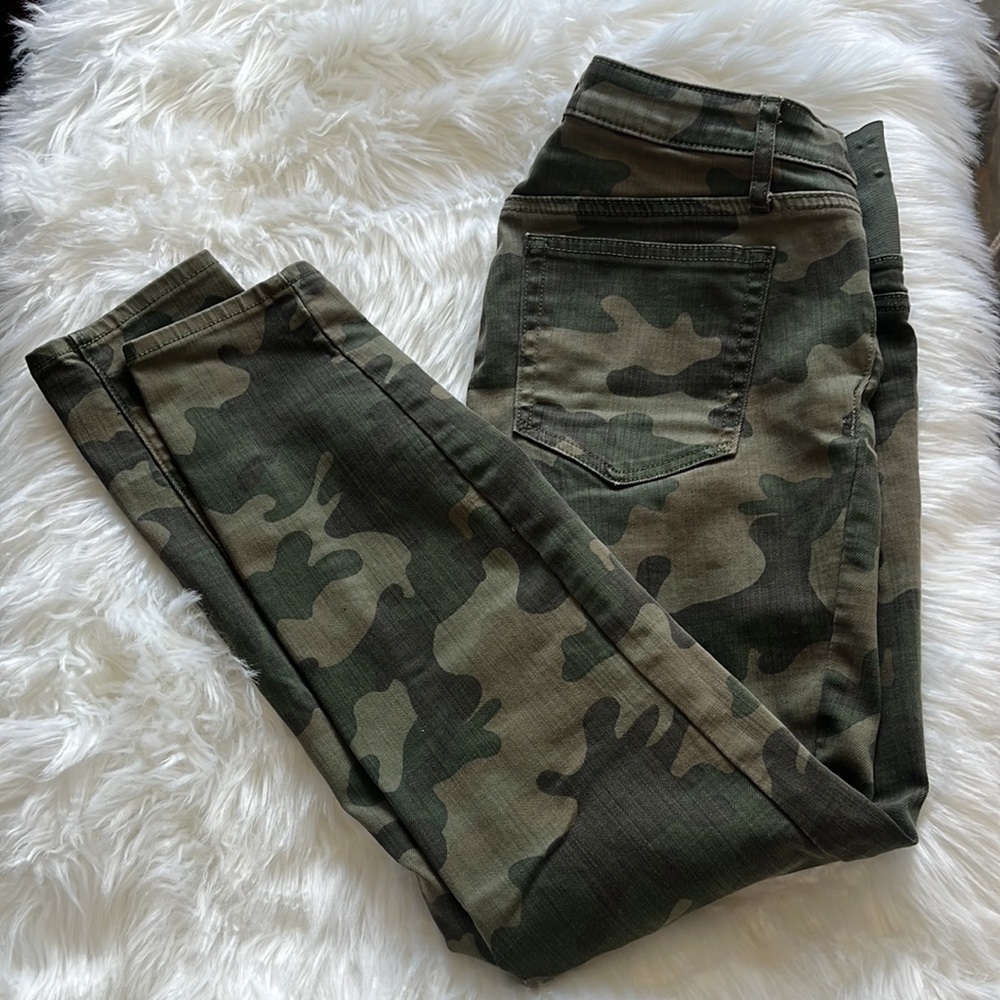 Gap stretchy maternity camouflage jeans